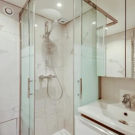 Cosy & Bright Under The Beams On Place Dauphine Id 319 * Parigi