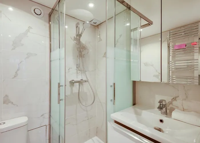 Cosy & Bright Under The Beams On Place Dauphine Id 319 * パリ